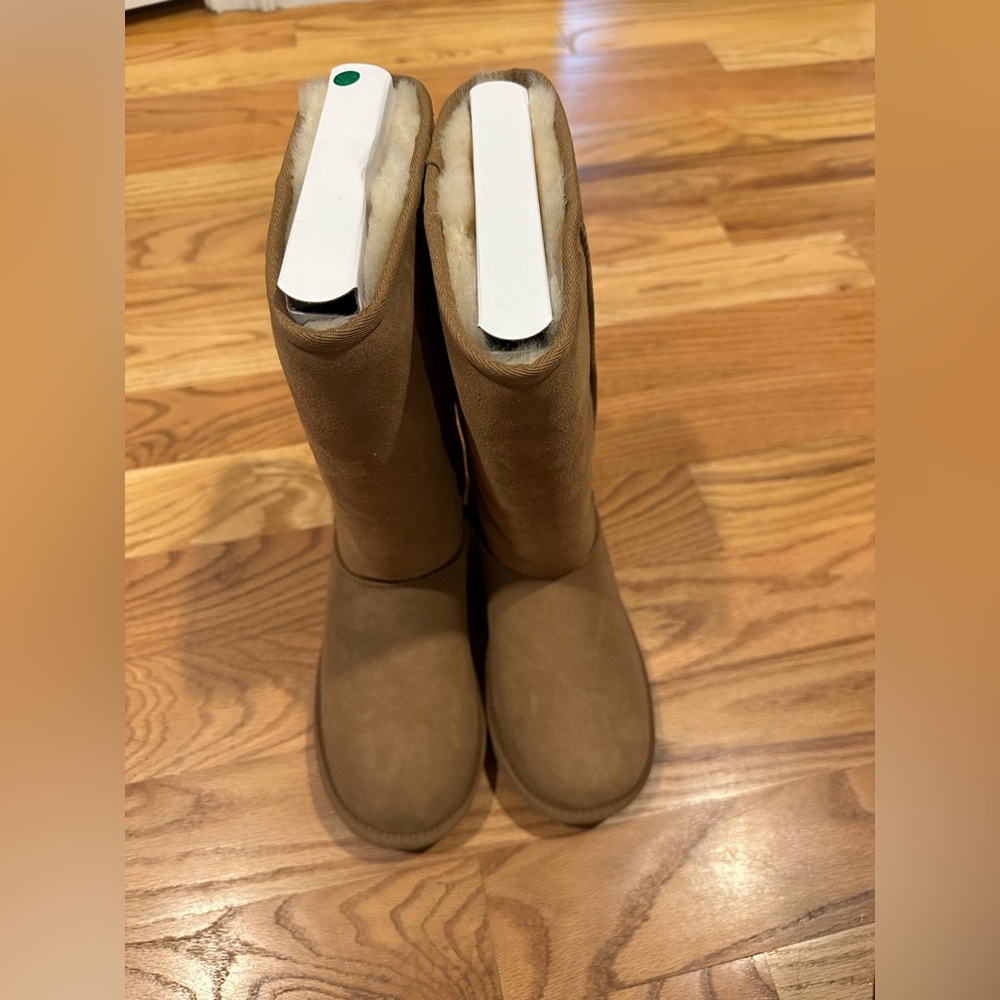 Brand New Ugg Kids Classic Tall II - Size 6